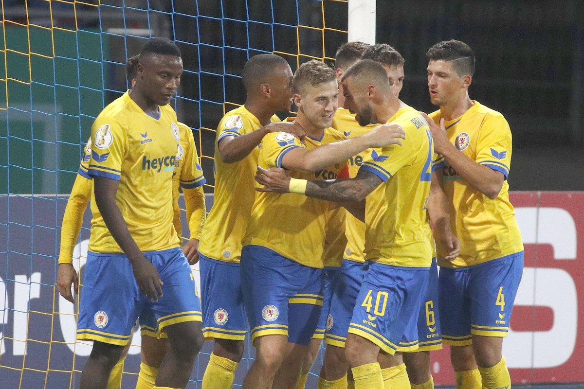 DFBPokal_EN's tweet photo. Braunschweig 5-4 Hertha  
Havelse 1-5 Mainz 

2 games, FIFTEEN goals 🔥 

#DFBPokal #EBSBSC #HAVM05 https://t.co/2F8Yikfpka
