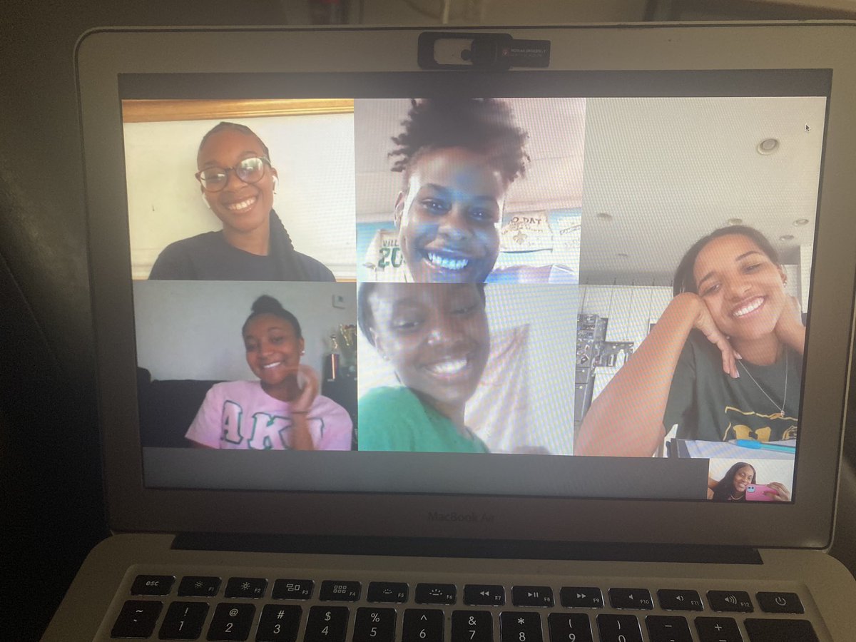 GammaDeltaAKA's tweet photo. We want to thank everyone for taking the time out to engage with us today! A wonderful outcome 💗. We are looking forward to providing you all with programs this semester! #2020StudentOrgFair💚 https://t.co/Z4bYhkJKYg