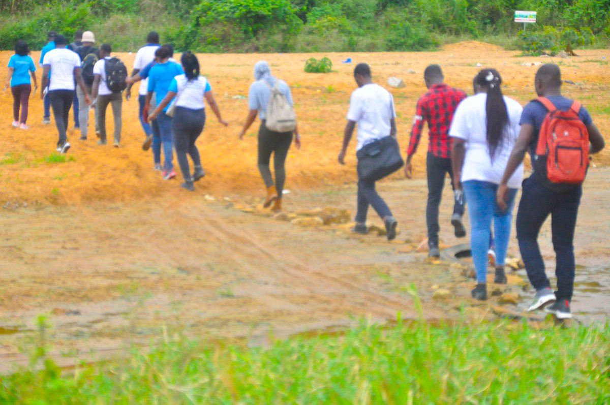 KannehAmbrose's tweet photo. After missing the forest environment for months, it was a nice experience to look back on some research methods and forest features with some colleagues together with two botanist and a zoologist during a field trip to the Dahliafleur forest reserve. @AbdulAw233 @bouraange https://t.co/xSQY7W66g4