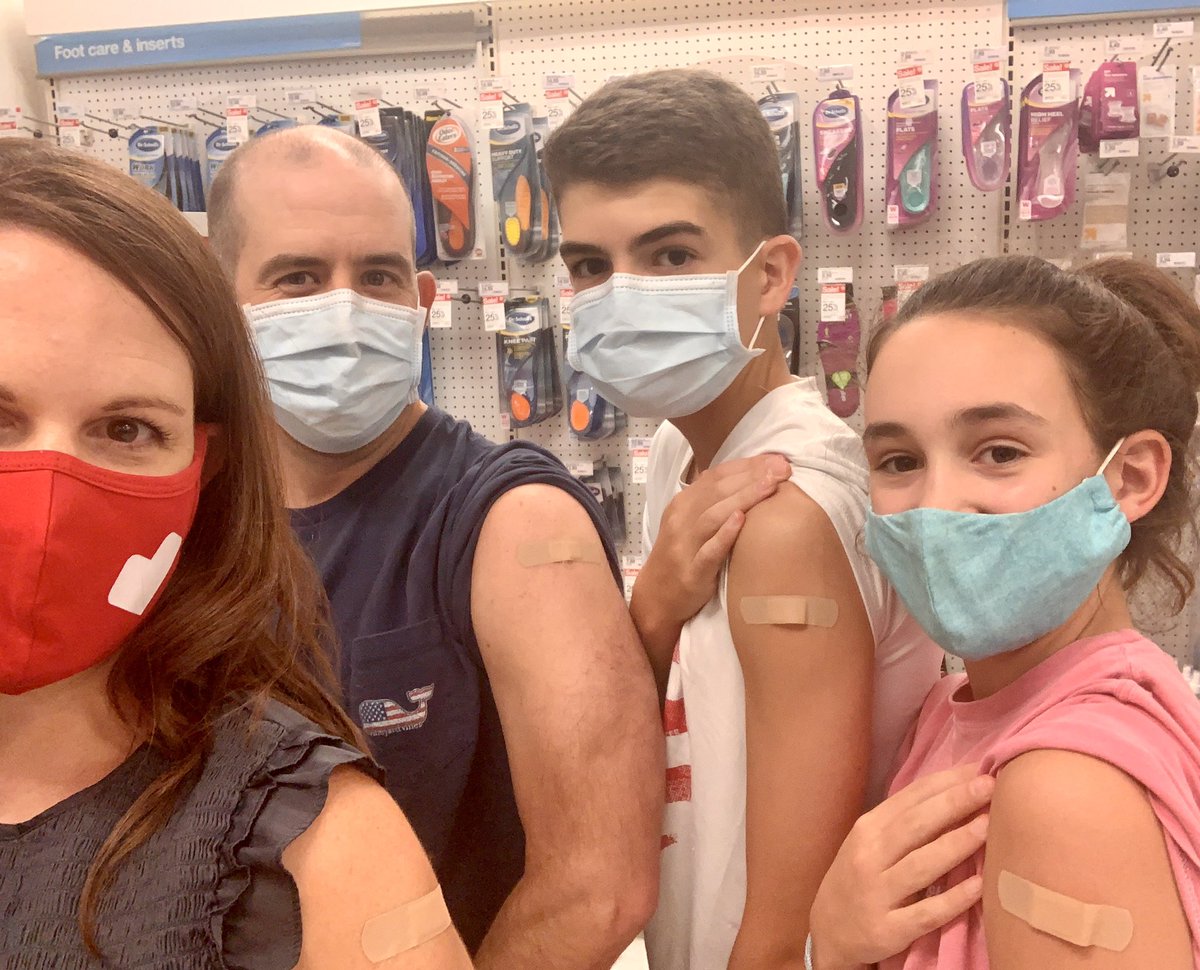Thanks to my old partner, Stephanie, at 16460 for protecting my family against the flu! #FridayFamilyFun #D3BrandHealthy ❤️💉💪🏻 <a href="/LindseyMcCombi1/">Lindsey McCombie</a> <a href="/AlwAlison/">Alison Mills</a>