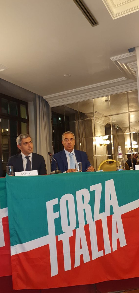 gasparripdl's tweet photo. #Firenze con #ForzaItalia e con #Cellai #gasparritour https://t.co/sD6zFpNEqS