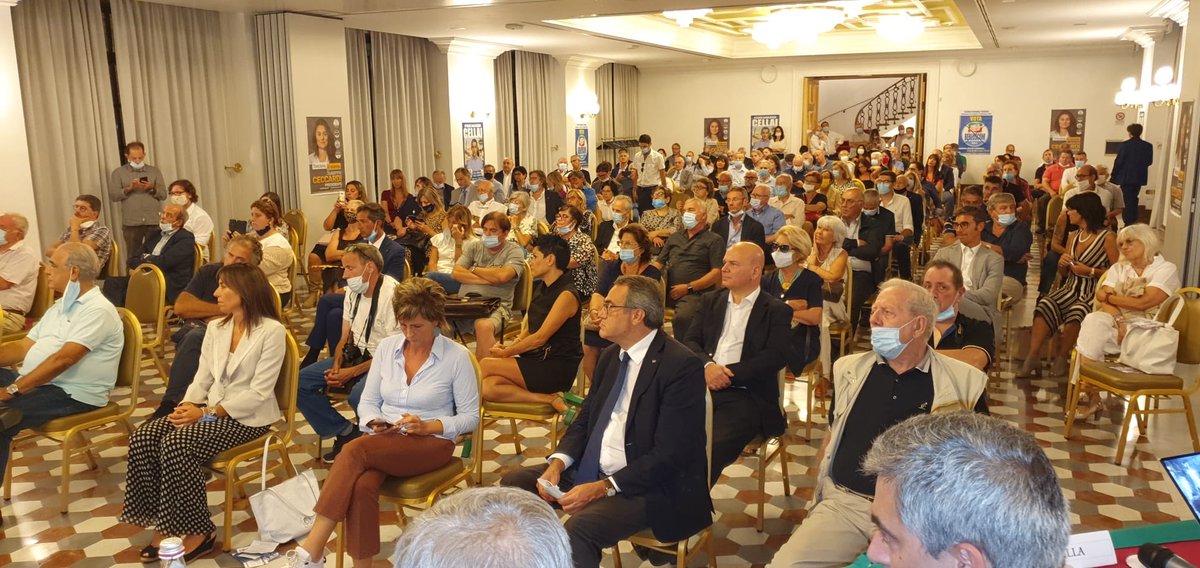 gasparripdl's tweet photo. #Firenze con #ForzaItalia e con #Cellai #gasparritour https://t.co/sD6zFpNEqS