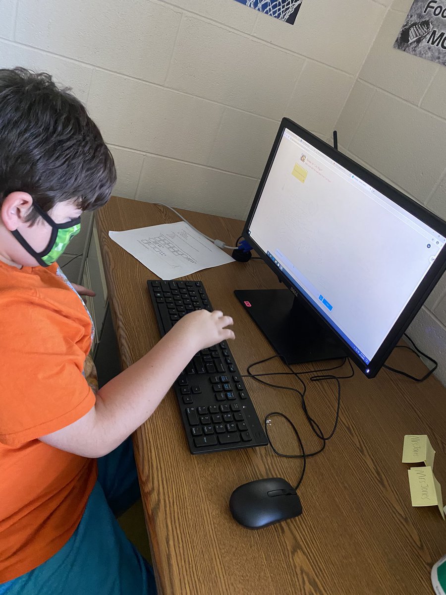 edgellcation's tweet photo. Working again today using @nearpod in class & online. A great platform for engagement & collaboration. My DLs love the immediate feedback, “It’s like we are with you in class again & you can see my work!” 🤓💛#GoingtheDistanceLearning #EdgellFamily310 https://t.co/S5fMQrmlBD