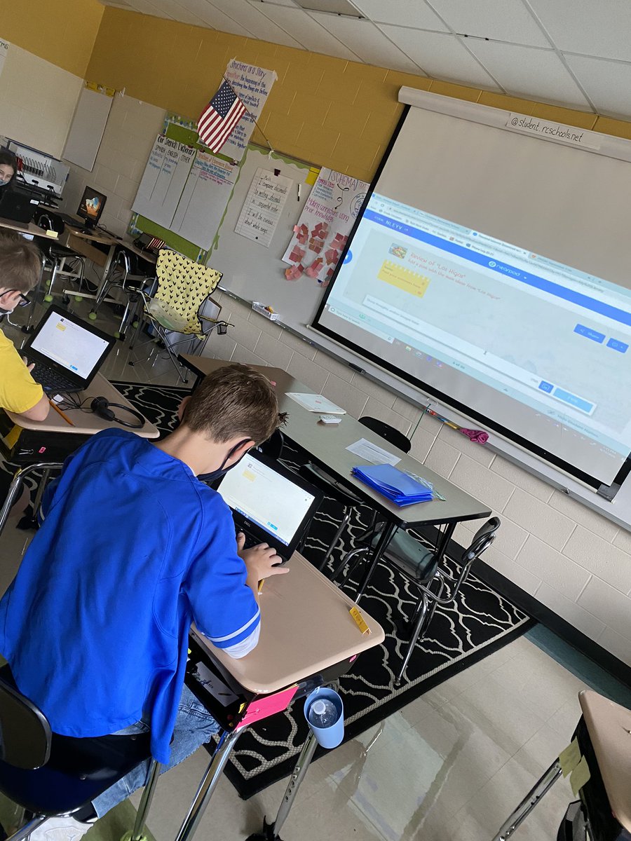 edgellcation's tweet photo. Working again today using @nearpod in class & online. A great platform for engagement & collaboration. My DLs love the immediate feedback, “It’s like we are with you in class again & you can see my work!” 🤓💛#GoingtheDistanceLearning #EdgellFamily310 https://t.co/S5fMQrmlBD