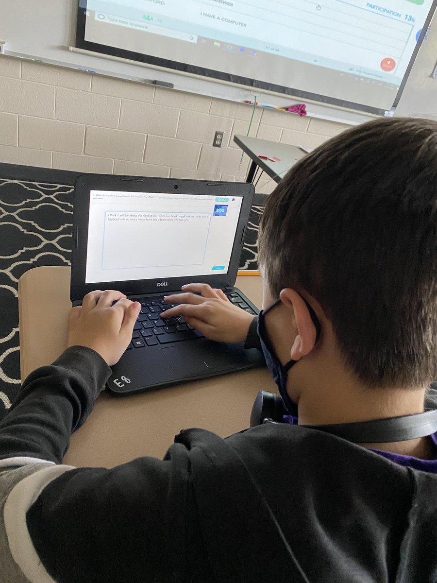 edgellcation's tweet photo. Working again today using @nearpod in class & online. A great platform for engagement & collaboration. My DLs love the immediate feedback, “It’s like we are with you in class again & you can see my work!” 🤓💛#GoingtheDistanceLearning #EdgellFamily310 https://t.co/S5fMQrmlBD