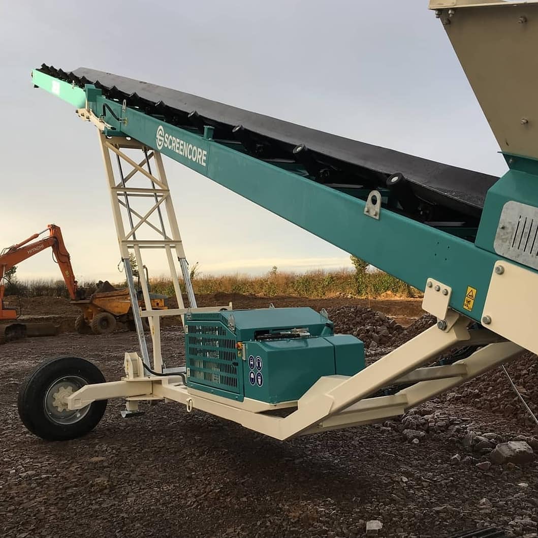 MachineryMP's tweet photo. The Screencore 365R is a heavy- duty 65’ tracked radial stockpiler giving the operator ultimate flexibility with material movement and placement.
____
#heavyduty #heavy #heavymachinery #freeloaders #cat #catengine #power #stacker #feedhopper #screencore #enginius #jcb #bulldozer https://t.co/vSms82tX8n