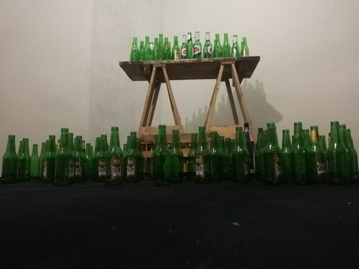 EcRompelo's tweet photo. Las botellas están listas!
Que esperas para romperlas? 🤜💥
#smash #romper #rompelo #guayaquil #ecuador #durocontraelmuro #contralapared #cuartodelaira https://t.co/OuBwZUnfwM