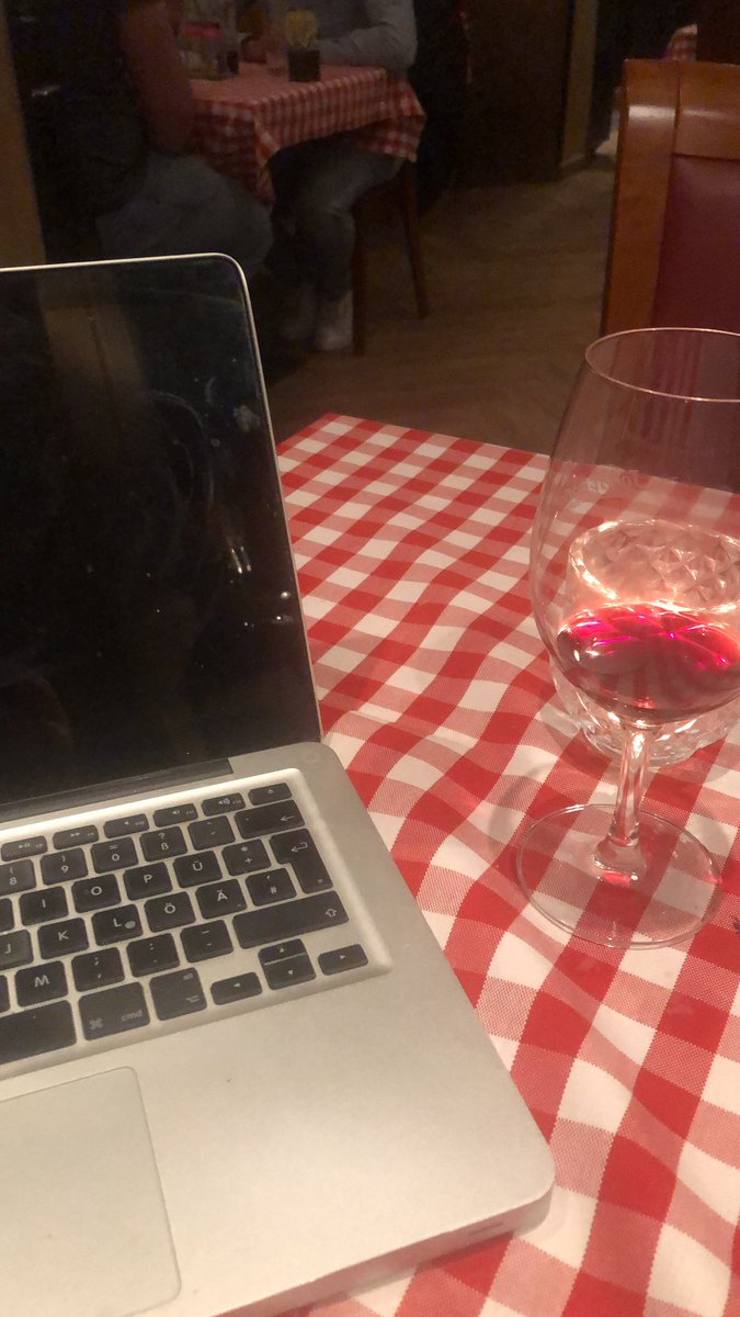 Tilidin Und Ein Glas Wein