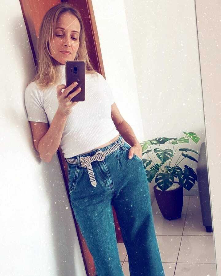 daanablog's tweet photo. Essa calça fez um sucesso danado ontem nos stories!!! Algumas de vocês ficaram arrasadas porque tem tamanho que já esgotou! Não tem previsão de voltar ao estoque e, por enquanto, não vou poder ajudar vocês!
.
MAAAAAASSSS... Vou poder ajudar de outro jeit… https://t.co/Y5BeELZRD2 https://t.co/JBgpBgGmgn