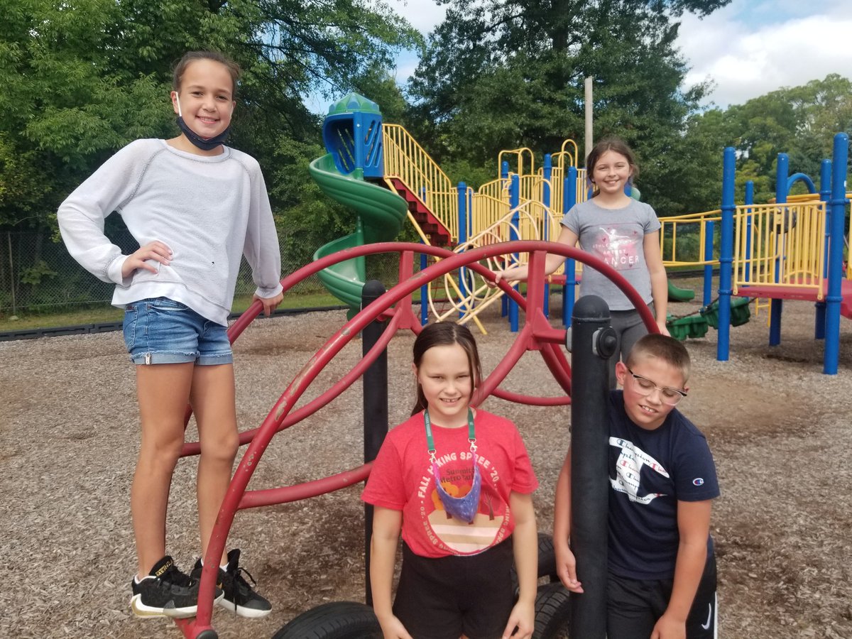These 4th graders are already old pros at social distance recess and following Covid guidelines.  Thank you parents for emphasizing the importance.  <a href="/KPFinley/">Kristen Finley</a> #nfsquirepride