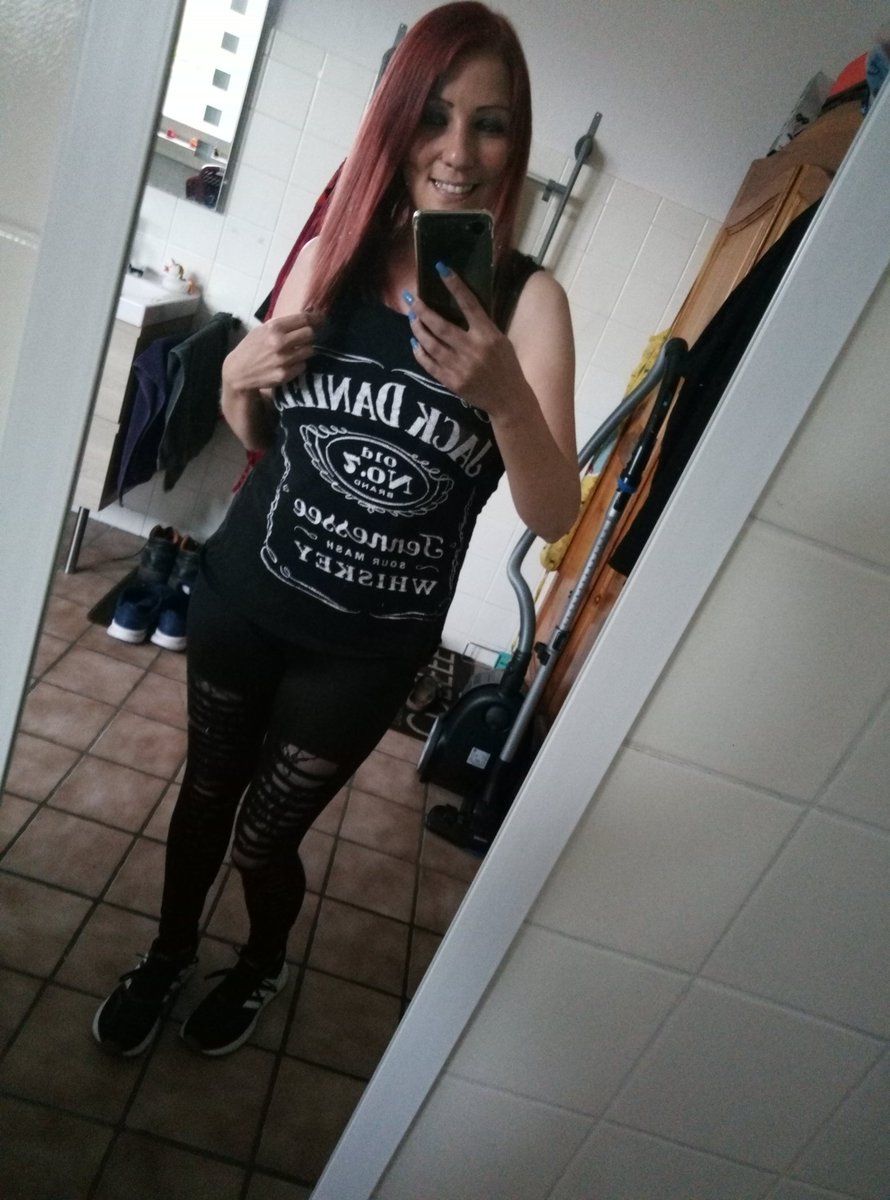 MissBeautifulOE's tweet photo. Ein schönes Wochenende gewünscht💋💋#weekend #wochenende #missbeautiful #red #redhair #freitag #freitagabend #beautiful #picoftheday #selfie #weekendvibes #HappyWeekend #redheads https://t.co/ROBpjbUhgf