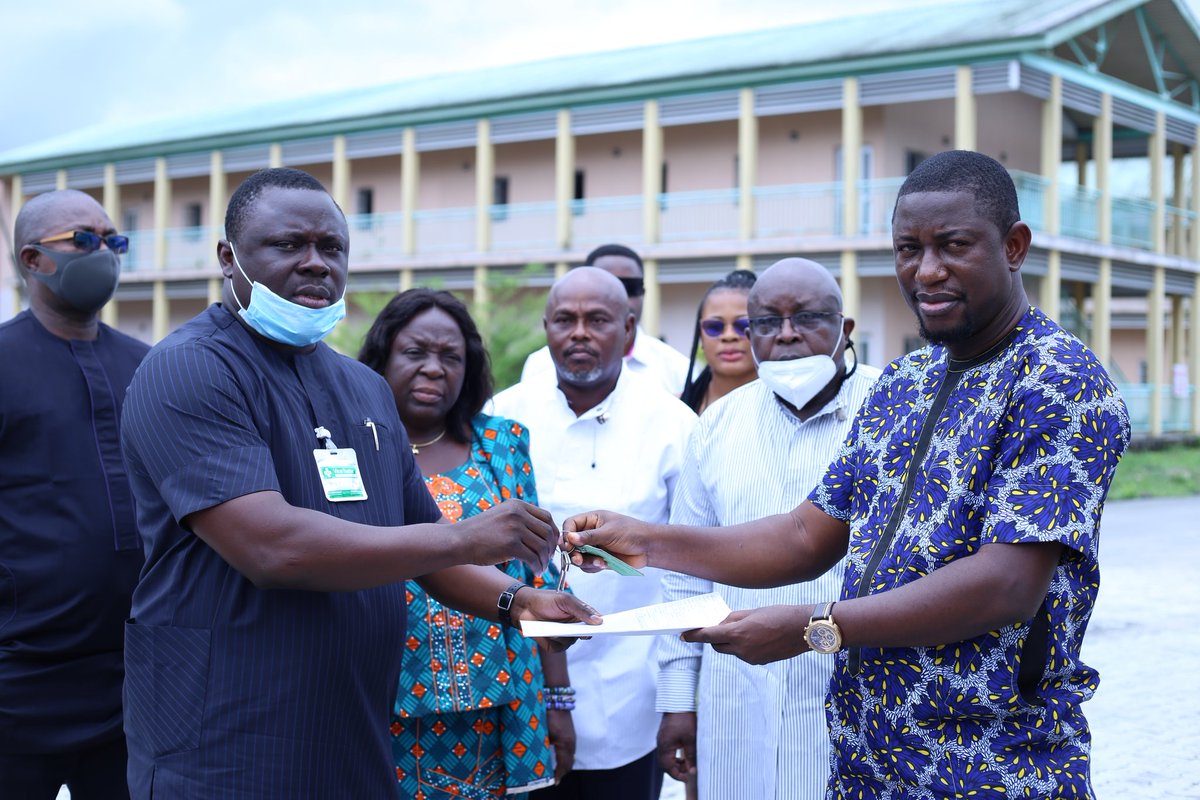 McMatthyNL's tweet photo. PHOTOS: 

Handing over of a fully equipped ambulance, an addition to the Mother and Child Care Centre, Bayelsa State.

Receiving it is the Bayelsa State Honorable Commissioner for health, Dr. Pabara Newton Igwele.

#mcmatthynl https://t.co/or4EQ2Ctnu