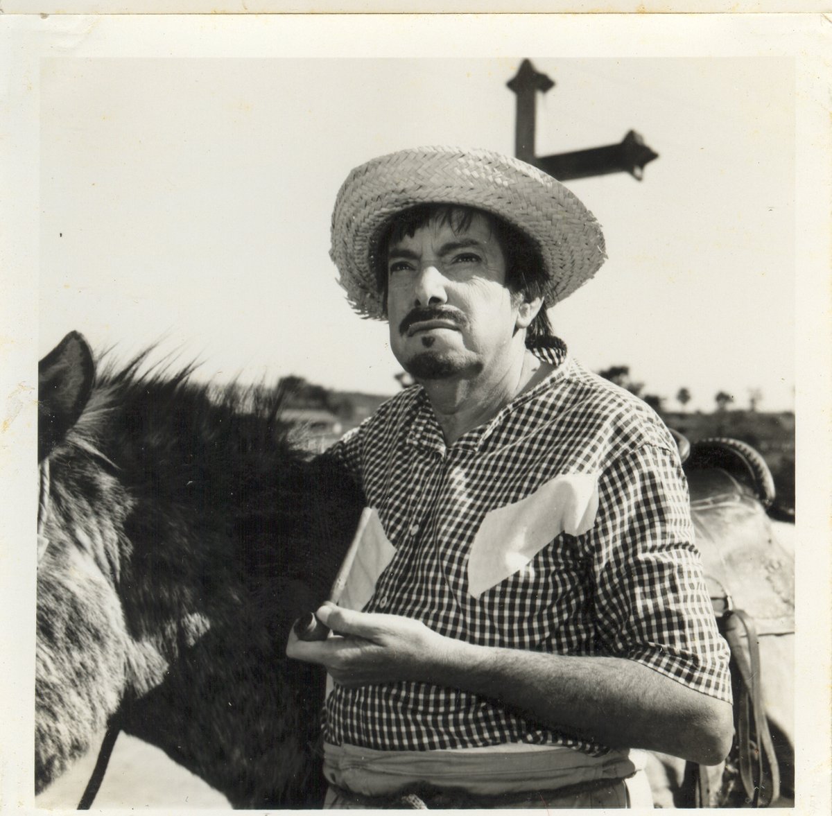ZAMENZA's tweet photo. Amácio Mazzaropi foi quem viveu o primeiro Candinho no cinema em 1954. Era o maior cômico do cinema brasileiro. A voz da última música da novela é dele, inclusive. Um gênio que o Sérgio Guizé conseguiu honrar. #EtaMundoBom https://t.co/pYwdQNdGnN