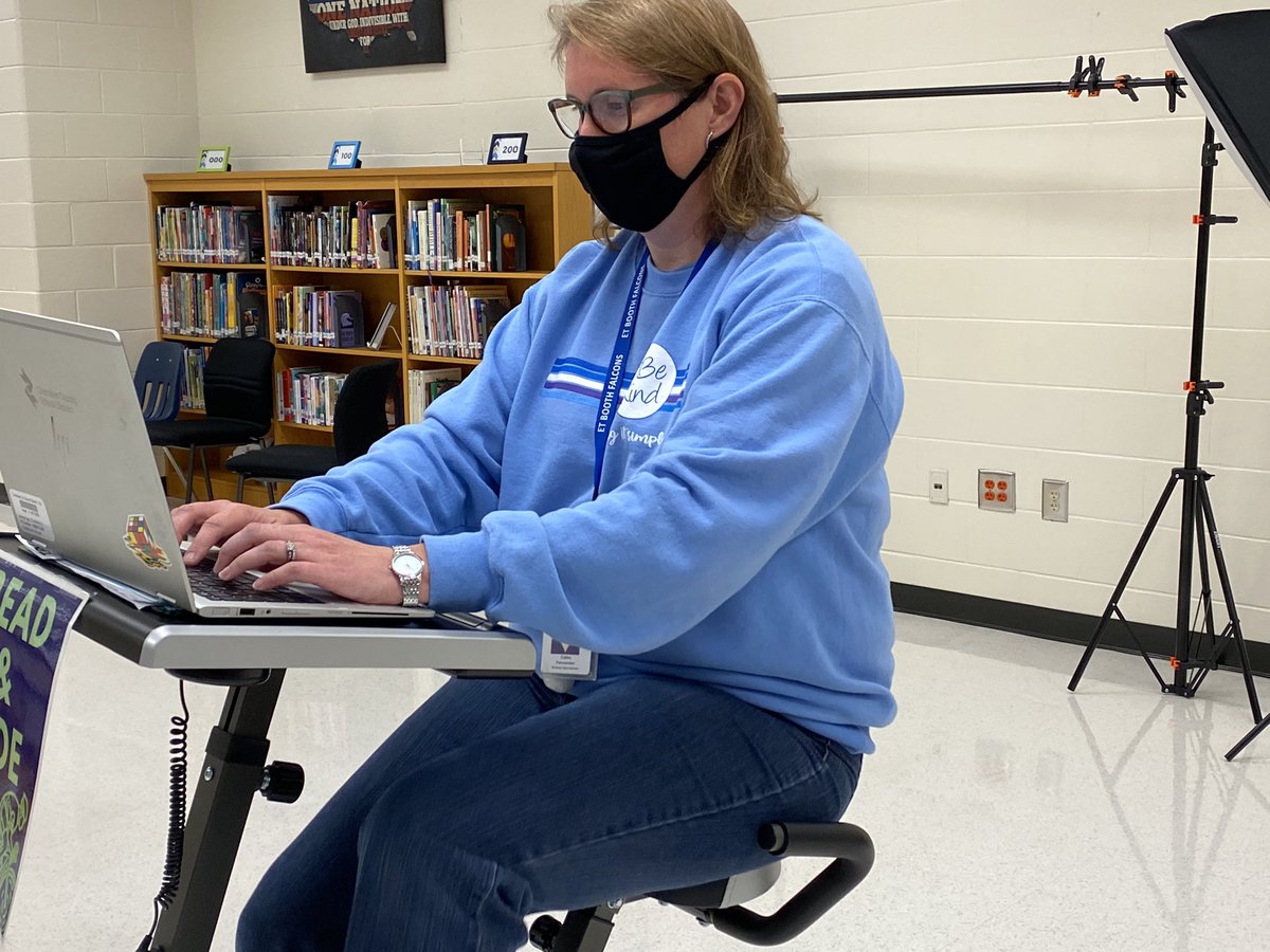 themerrylibrary's tweet photo. Our teachers can work AND workout at the same time!! @FernandezBooth @amandaeriquez @ETBoothMS #multitasking #falconfocus #falconfitness https://t.co/hPYksBasSr
