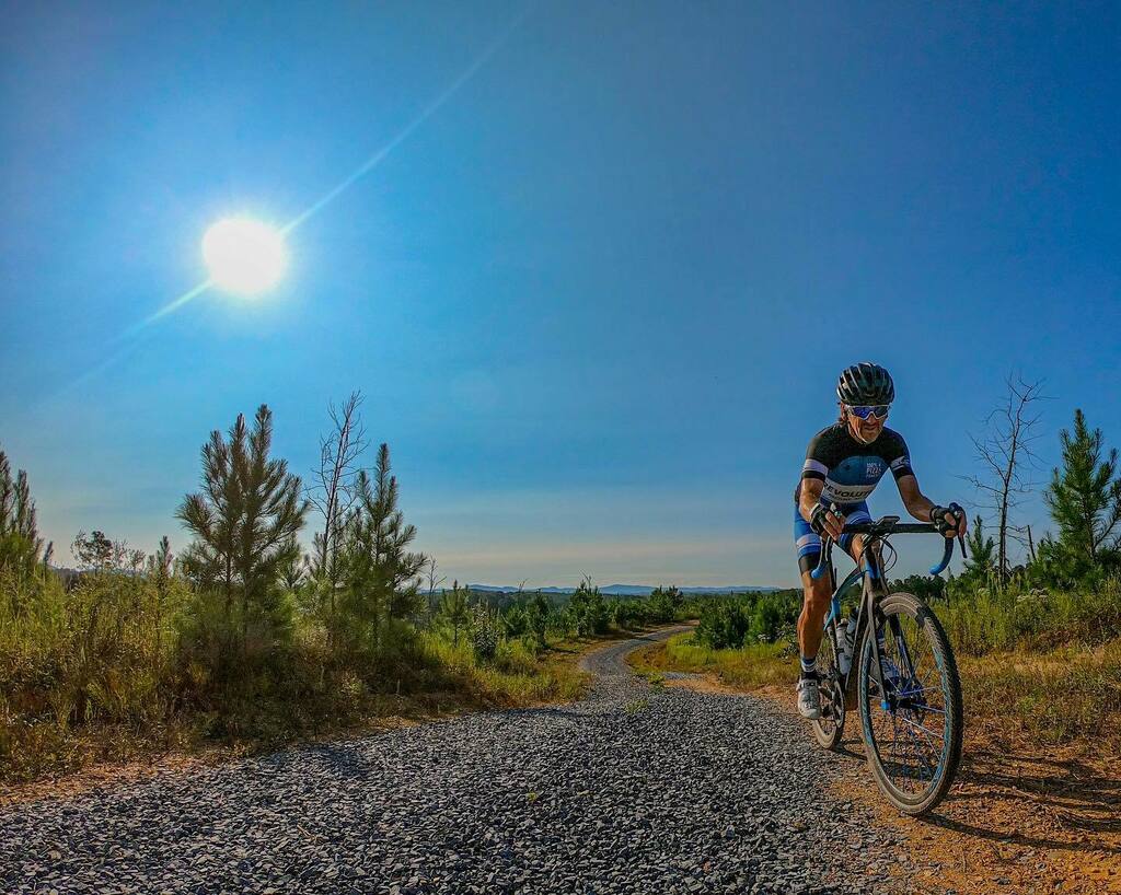 rickpumphrey's tweet photo. 🤔A morning like this?! Yup!🙌 #morning #cantstopwontstop #fitforlife #focus #inspo #babysteps #onedayatatime #fitspo #do #epic #cycling #ridelem #ridekenda #myhyperthreads https://t.co/gLWszyRgl5 https://t.co/eKSpZEdVfx