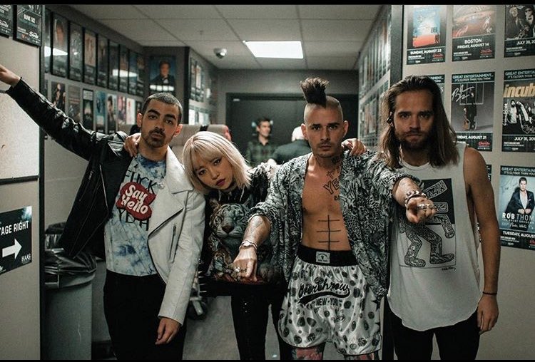 JinJackJoeDNCE's tweet photo. #5YearsOfDNCE #StreamCBTO Chillin (CreditToDNCEInsta) https://t.co/v1Gkj5TYKa