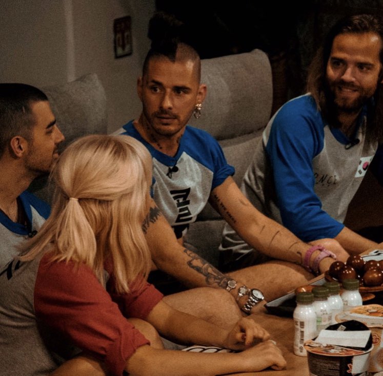 JinJackJoeDNCE's tweet photo. #5YearsOfDNCE #StreamCBTO Chillin (CreditToDNCEInsta) https://t.co/v1Gkj5TYKa
