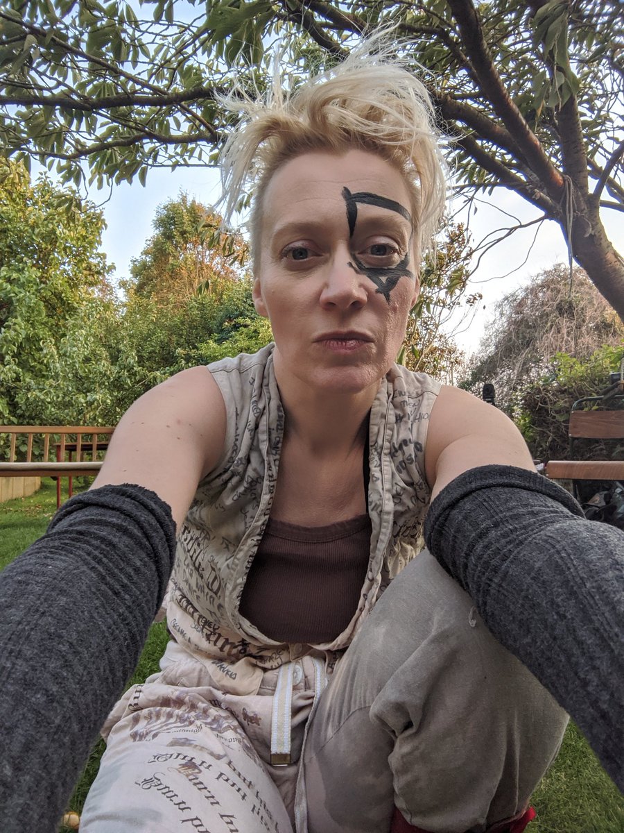 emilycarding's tweet photo. Well, my legs hate me (it's a very physical show, lots of squatting) but by the gods it was great to perform for an audience under a starry sky #calibanscodex #actorslife https://t.co/gF5fsswUjd