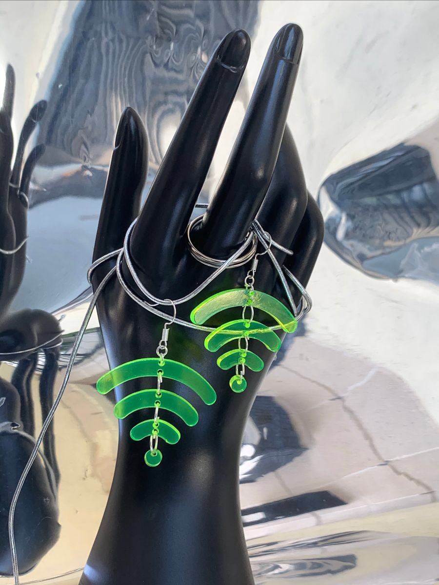 Wi-Fi earrings by Sibylle Hornung 💚the-internetshop.com/collections/si…