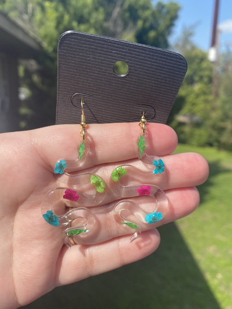 tiff_longoria's tweet photo. 🐍🌺 https://t.co/nMeNDldRl5 https://t.co/XWYUQYltEL