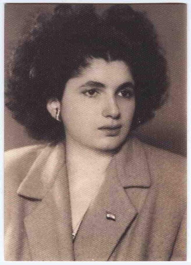 Jamás olvidar a Mónica Benaroyo. Enterrada viva en la arena del desierto de Arica con la cabeza afuera y decapitada a patadas por militares pinochetistas. Militante comunista uruguaya, detenida en Chile el 11 de septiembre de 1973, su cuerpo sin la cabeza apareció en 2008.🙏🏼🌹🖤