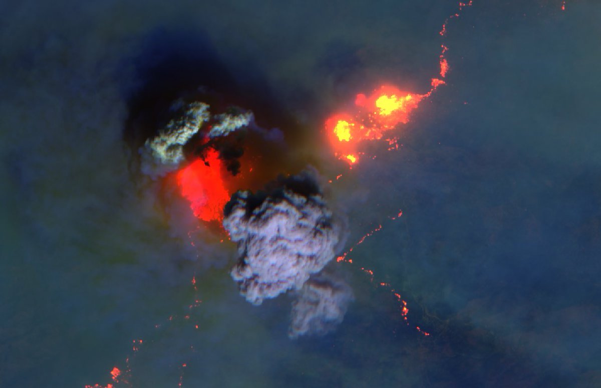 KarinKB's tweet image. #AugustComplex merged with all the fires in the Glenn, Tehema, Lake, Mendocino, Humboldt counties including the #ElkhornFire to cover 746,607 acres — up from 471,185 a day earlier. #AugustComplexFire #MendocinoCounty

Image via @sentinel_hub shows heat 9/9/20 Sentinel-2 satellite