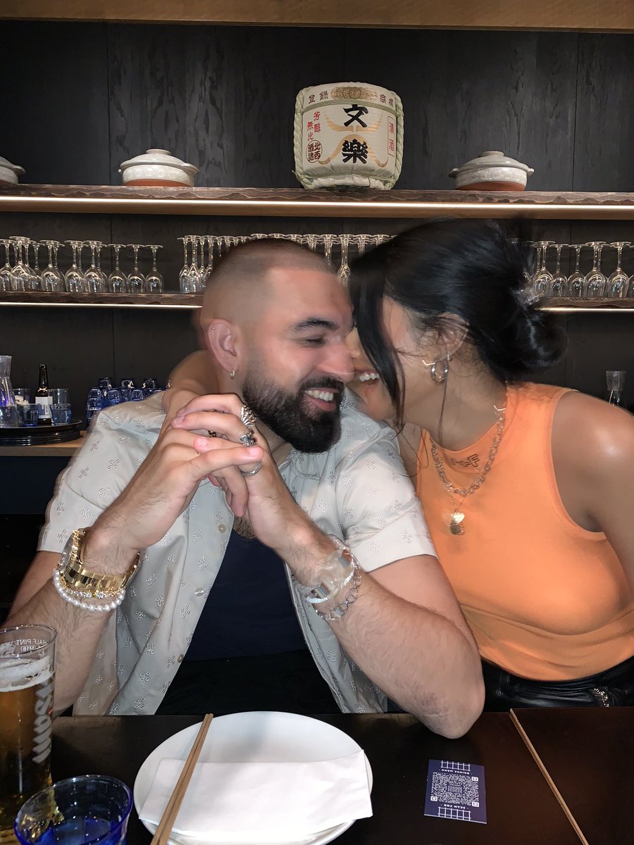 simisear_'s tweet photo. my boyfriend 🤝 any excuse to celebrate me https://t.co/kFhsm32gcZ