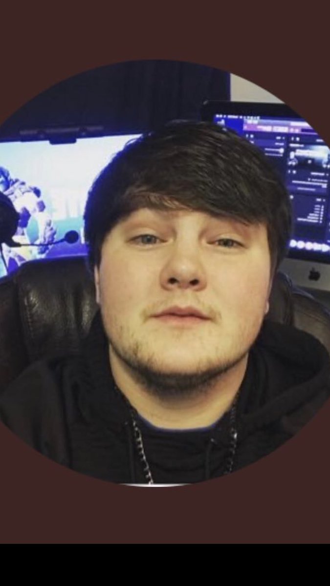 BrettSlayz's tweet photo. @Oyysters @BlakeBeamz @YahBoyChunk A kid that looks like this ain’t scaring us https://t.co/8QlECoVXyt
