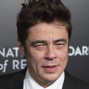 TirodeGraciah's tweet photo. Benicio del Toro mira a todo el mundo como si le debieran  5.000 pesetas desde 1998. https://t.co/s3hr6OkJFH