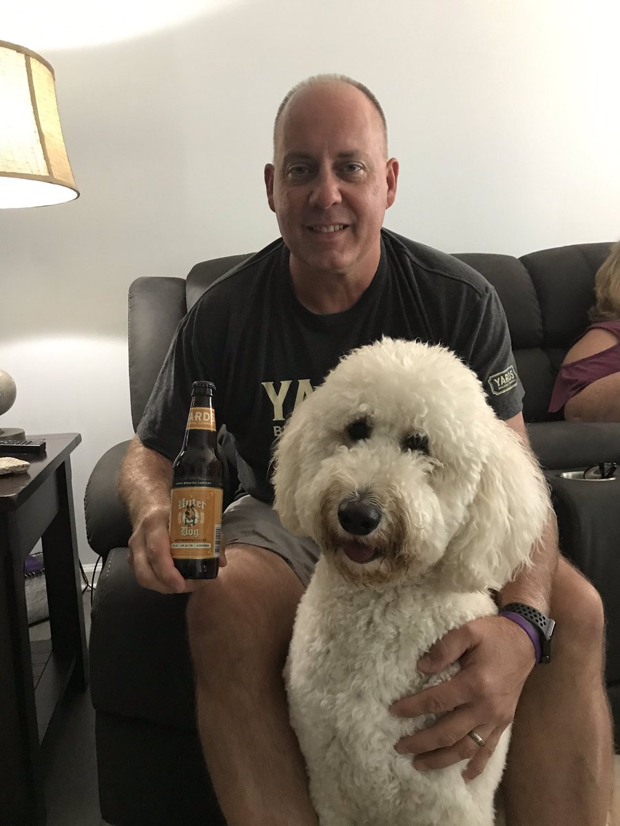 gws100's tweet photo. Drinking @Yards Unter Dog chilling with my favorite Lucie dog πΆ #PhillyBrew https://t.co/ah6jUgTNca