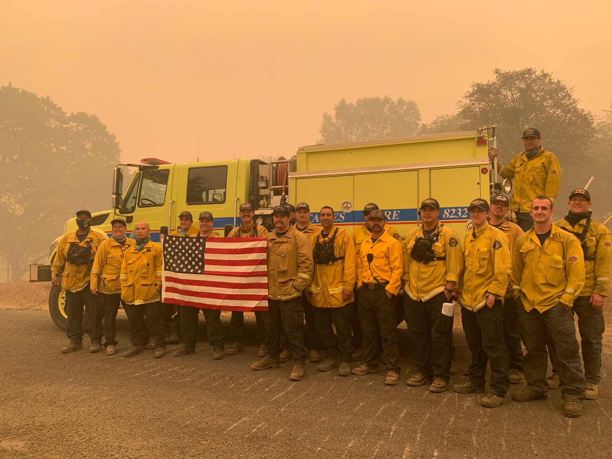 OaklandFireLive's tweet image. In Tribute #fromtheline OES 2870C 🇺🇸#neverforget #northcomplexfire #ALCOFIRE #alcostriketeams
@AlamedaCoFire 
@OaklandFireCA 
@FremontFire 
@HaywardFireNews