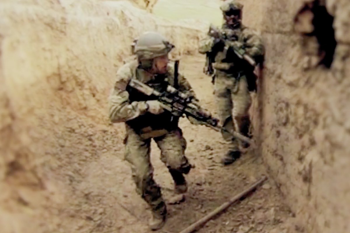 En 2010 resultó herido en uno de sus múltiples despliegues, esta vez en Afganistán.