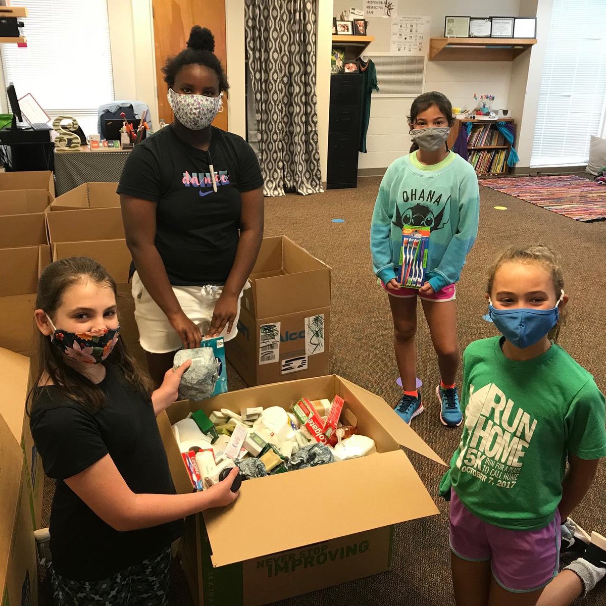 OconeeCoSchools's tweet photo. Five 5th grade students at @oces_chiefs organized a week-long event to help those affected by Tropical Storm Marco &amp; Hurricane Laura. Students wore a certain color each day &amp; donated first aid essentials, water bottles, canned food, blankets, clothing &amp; shoes. Way to go! 💙💙💙 https://t.co/mTY3vss9k7