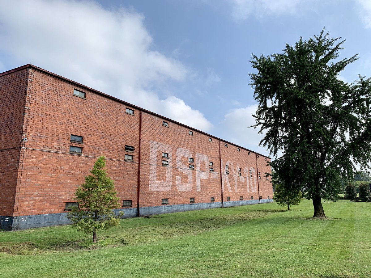 obky_bourbonite's tweet photo. Owensboro’s O.Z. Tyler Distillery has some new murals up on their rickhouses. In late 2019, OZT bought back the rights to Green River Whiskey brand/label... the Green River Distillery was a previous holder of DSP-KY-10.
#bourbon #whiskey #oztyler #greenriver #owensboro https://t.co/aFjTaeaHFK