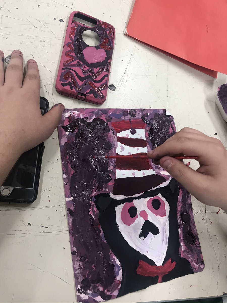 CGawNPHSArt's tweet image. Collage, painting, drawing... @NPHighSchool #finearts students are heating up! @SouthernHancock #problemposing #newpalproud #stretch #explore #persevere #envision #developcraft #express #observe #understand #creativity #studiohabits #teachingforartisticbehavior