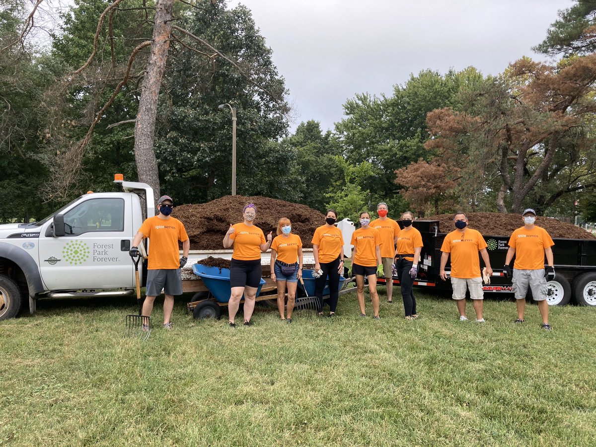 spire_energy's tweet photo. Thank you very mulch for letting us volunteer today, @ForestPark4Ever! 🧡 #SpireServes https://t.co/GTXsCgVTBS