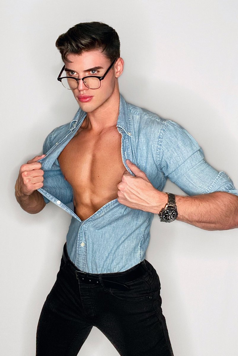 lucasdell's tweet photo. call me, Henry https://t.co/LmRCCWL2Ni