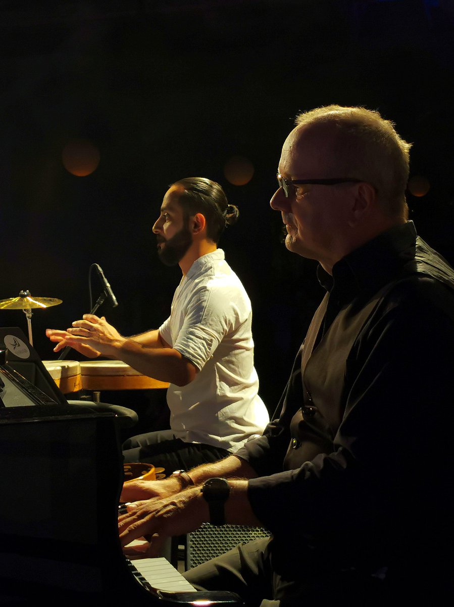 AchavaFest's tweet photo. #ACHAVA2020:
Nerly Bigband meets #Syriab
Selten war eine musikalische Message eindeutiger:
Es ist egal aus welchem Land man kommt, welcher Religion man angehört oder welche Musik man liebt.
So funktioniert Brüderlichkeit.
Das ist #ACHAVA! https://t.co/MitbxES3sr