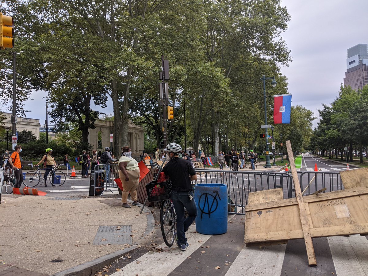 OTG at <a href="/CampJTD/">#PhillyHousingNow</a> around 50 people are ready to defend the encampment. 
If you can get here or Teddy. Get here  IMMEDIATELY!