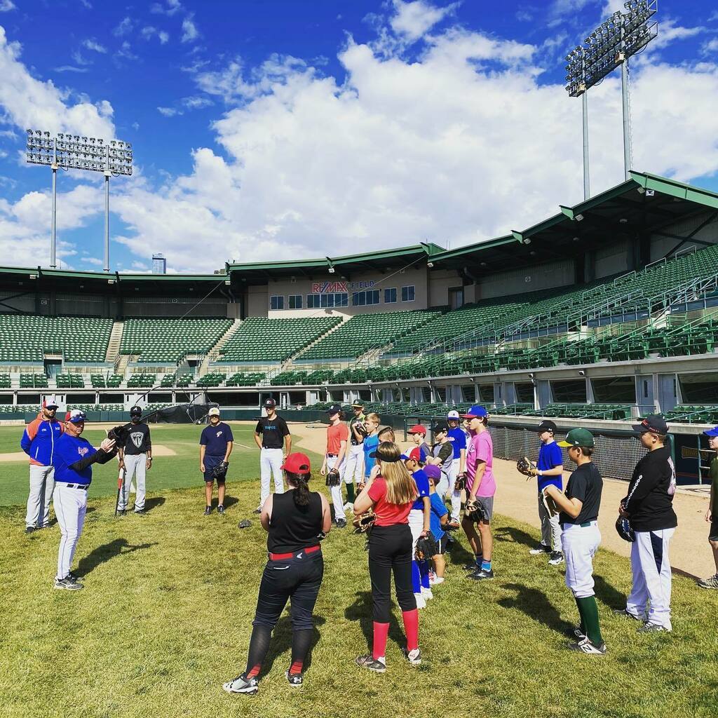 VimyAcademy's tweet photo. #VimyBaseball got the opportunity to develop their skills at Remax Field this afternoon and are looking at using the facility on a regular basis for the program! #vimyproud #epsb #yeg #tr https://t.co/hdCSOIjS4x https://t.co/NXuNuFZ9oG