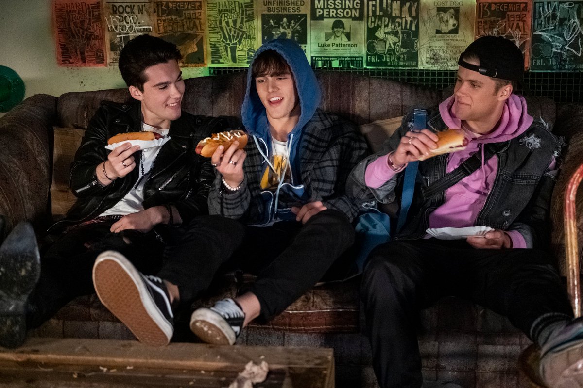 Análise | Julie and the Phantoms "Remake surpreende e emociona" netflixbrasil on Twitter: "Passando aqui pra avisar que Julie and the Phantoms, minha nova série baseada em uma história original brasileira de 2011, tem muita música boa, um elenco perfeito e uma