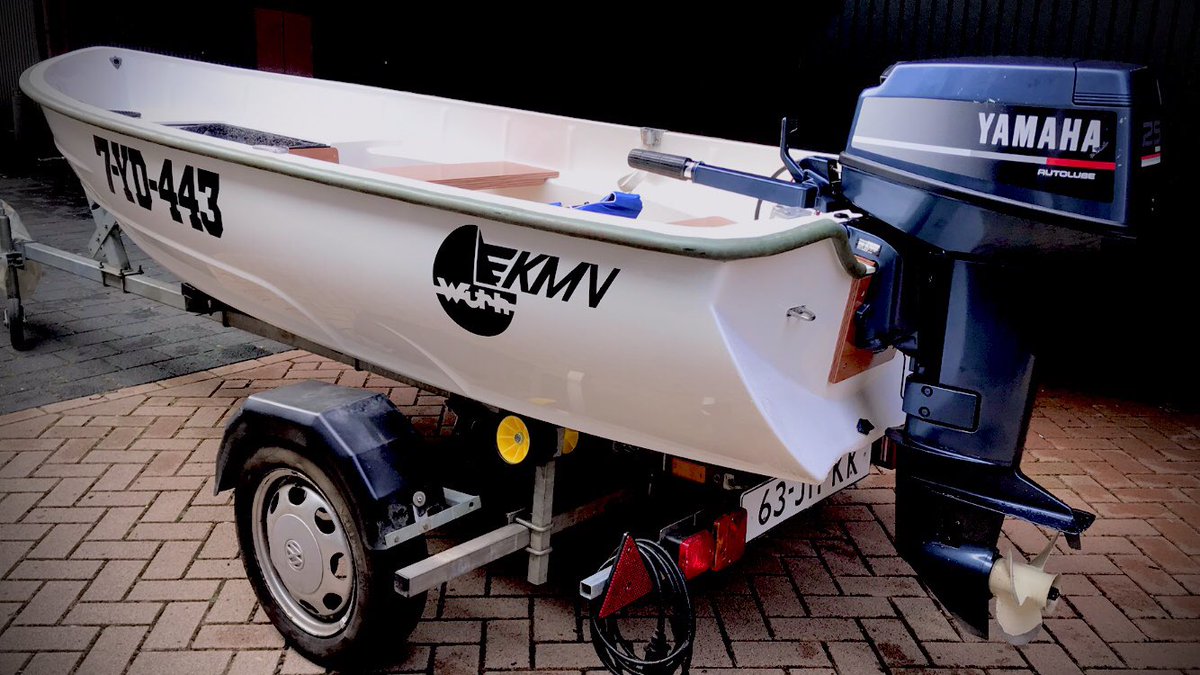 papenhove's tweet photo. Oud bootje gekocht en opgeknapt. Veel werk, maar prachtig resultaat. En een leuke goede motor er bij gevonden #trots #leuk #snel  #with320 #kmvboats #yamaha25pk #2takt #speedboot #waterski #funtube https://t.co/4Tbab8Z2Sv