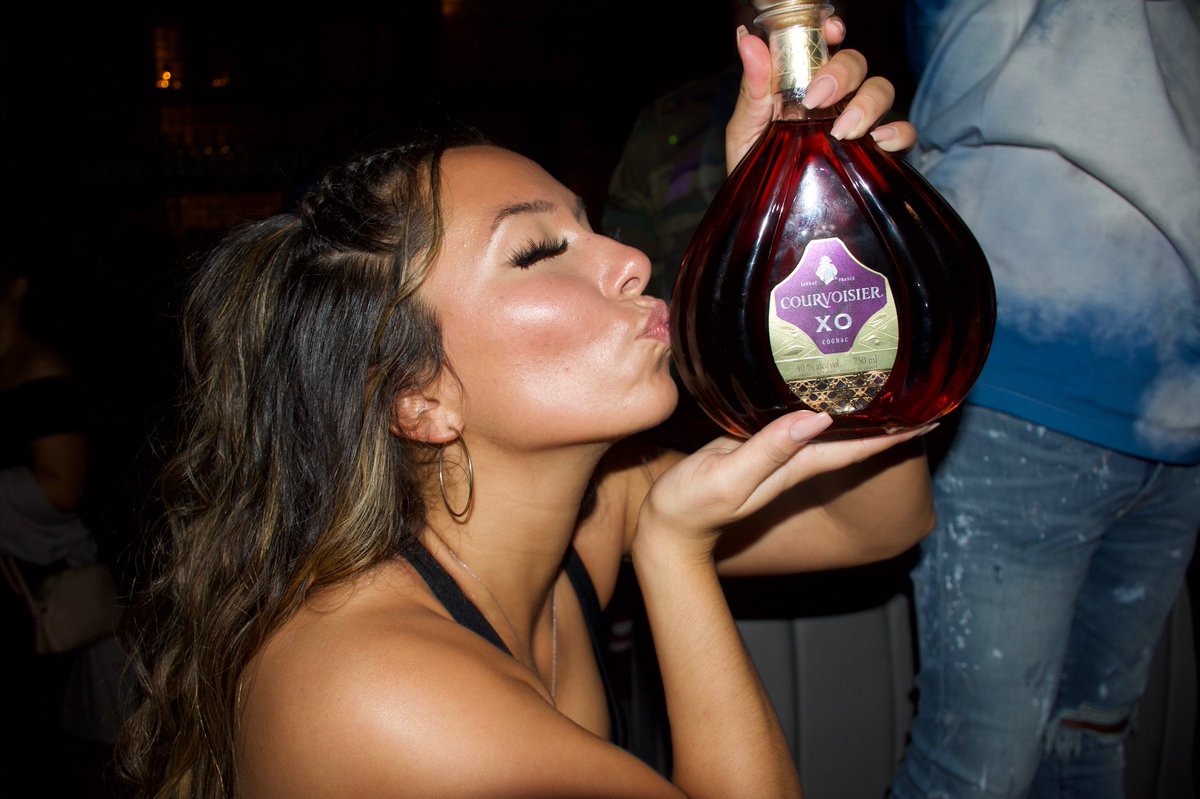 81smallz's tweet photo. @Courvoisier XO Flows... 

#HonorYourCode https://t.co/ARAcE9sdZ6