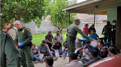 USBPChiefRGV's tweet photo. Today, #USBP agents assisted @Romapolice disrupt a suspected stash house in a local neighborhood. The joint effort led to the discovery of 26 illegal aliens from five different countries. An additional seven stash houses dismantled this week in the RGV. https://t.co/uLVdYLZqOA