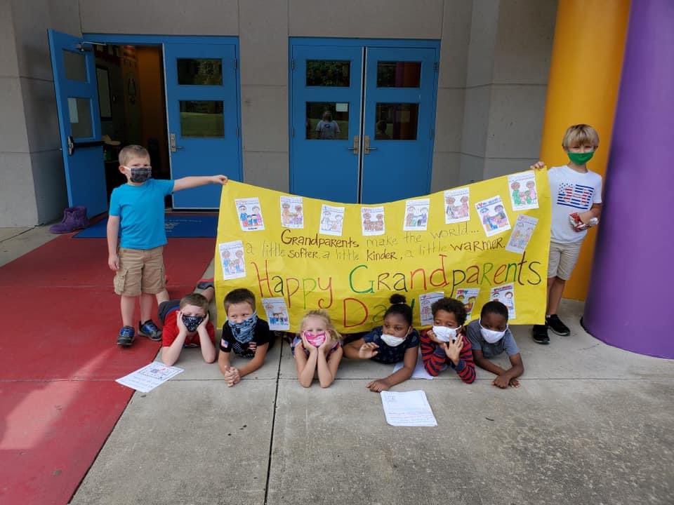 MrsElizabeth08's tweet photo. Grandparents Day Drive-Thru Day 2 - Our grandparents showed up with signs, balloons, and great big smiles. #NachoOrdinaryGrandparentsDay #GrandparentsDay #HESPouncers https://t.co/Oigebv1hrR