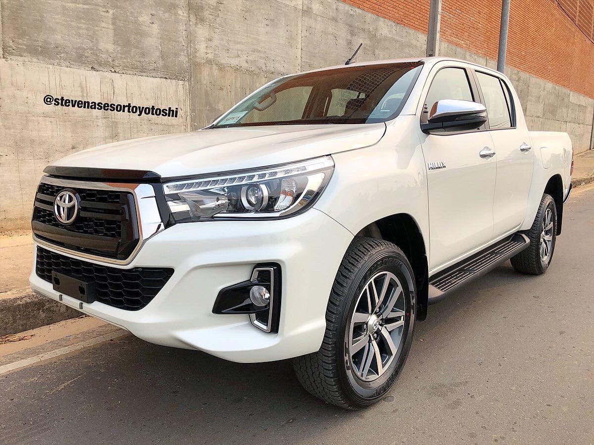 stevenbrica's tweet photo. Muchas Felicidades señor Erich!!! Gracias por elegirnos y por la confianza, que disfrutes de tu nueva Hilux Limited!!!
#toyota #toyotapy #hilux #asesortoyota #steven #toyotoshisa #asuncion #paraguay🇵🇾 https://t.co/3Wf5CBvb4v