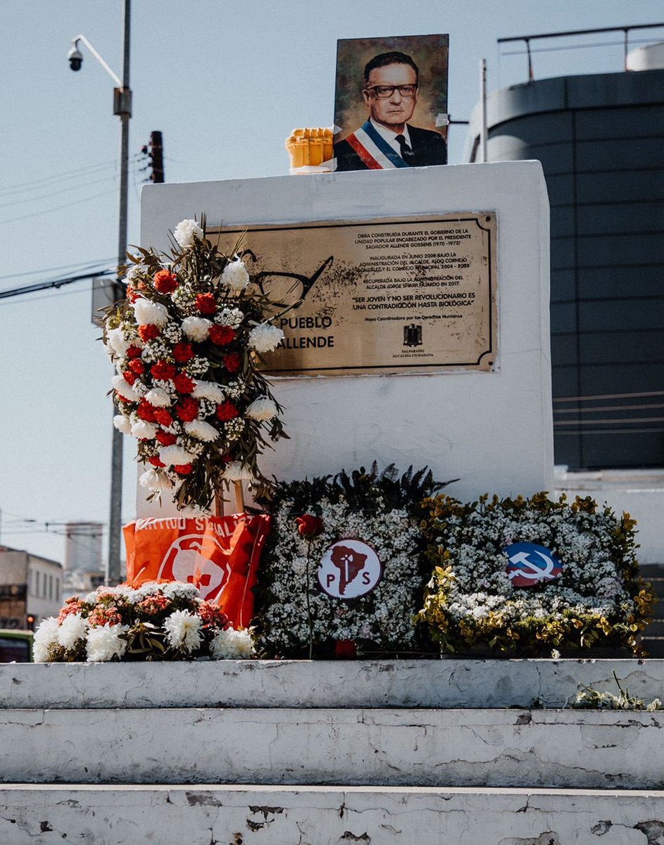 En la Plaza del Pueblo Salvador Allende de Valparaíso, en un acto unitario, recordamos a Salvador Allende y un nuevo #11septiembre. https://t.co/I98RIJKvID