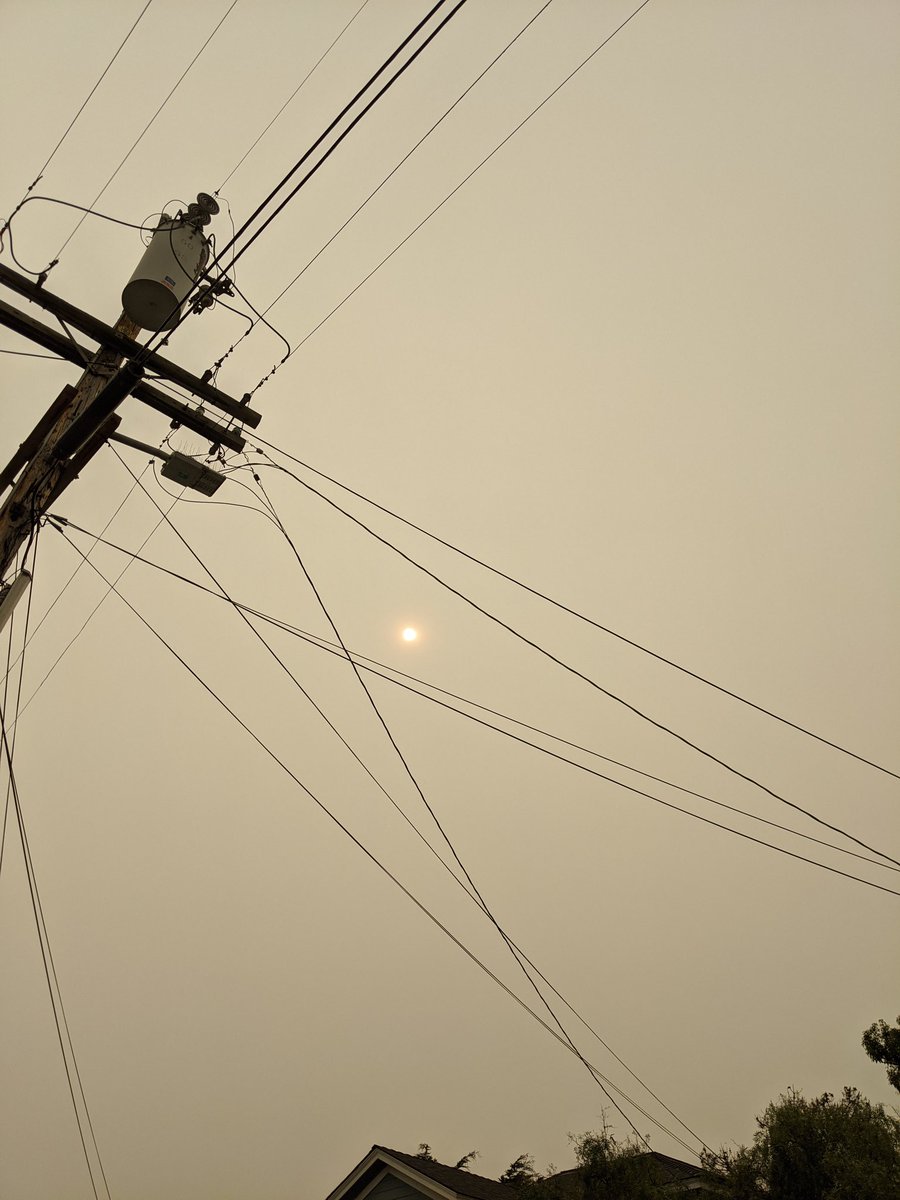 bfgNW's tweet photo. Today we celebrate the small things. After getting home from the office I look up, and there before me, is a glimmer of hope. The sun 🌞.
Good to see you again my friend.

P.S. I'd been inside all day.

#cawx #CAsmoke #CAFires https://t.co/EtN0O75CDl