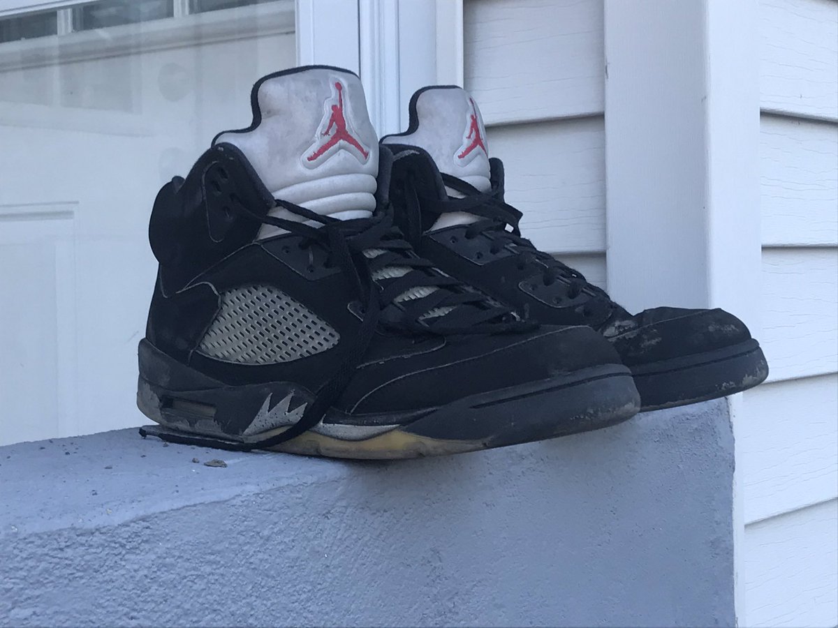 masneaks09's tweet photo. Neighbor left these outside today...so tempting! 🔥🔥 https://t.co/PX8KtVxT8v