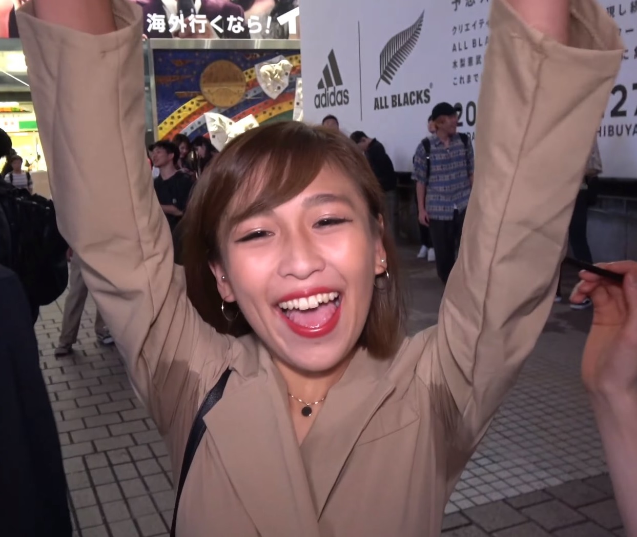 脇汗　美人 RT @sagashiiroiro: 美人女性が油断して晒してしまった恥ずかしい脇汗 脇 をくすぐられて一定時間耐える事ができたら賞金1万って企画で腋は絶対にNGと拒否を貫いた彼女！やむなく脇→耳に変更して耐えた彼女はアドレナリン放出により 脇汗かいてたことを忘れ ...